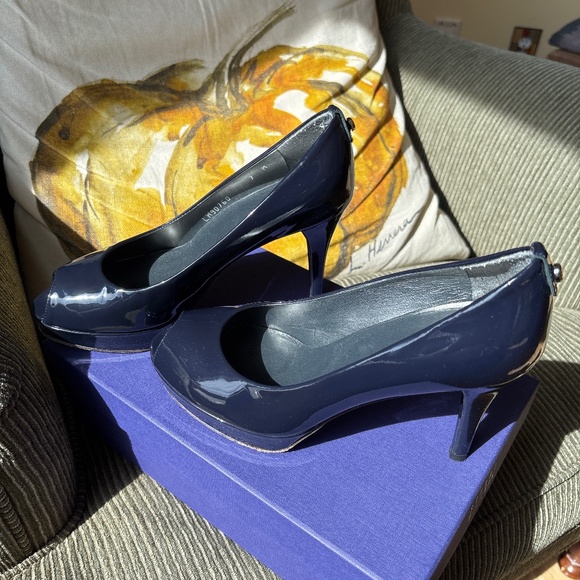 Stuart Weitzman Size 7 - Picture 2 of 4